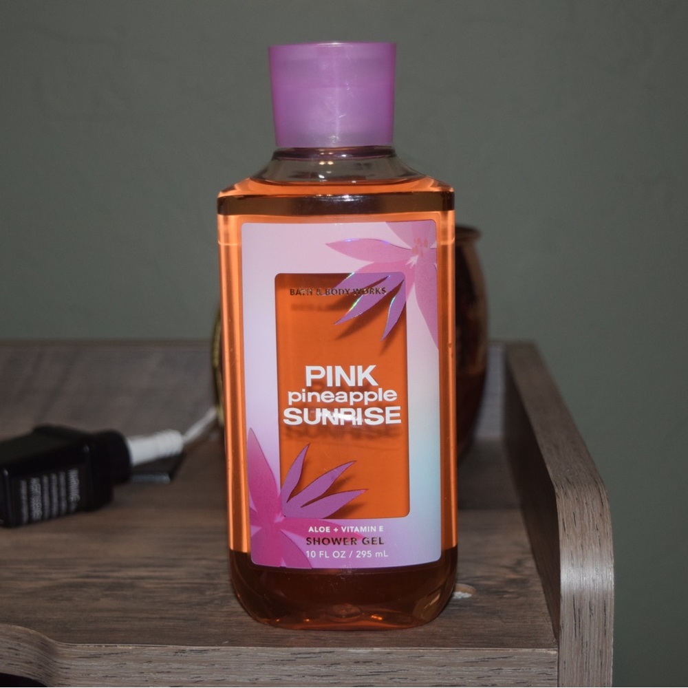Bath and Body Works Pink Pineapple Sunrise Shower Gel
